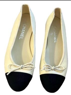CHANEL Ivory Leather Ballet Flats with Black Cap Toes